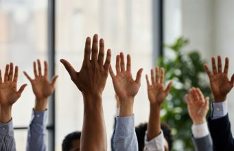 Plano de Ação 2025-2027 do FNDC prioriza combate ao fascismo e à desinformação