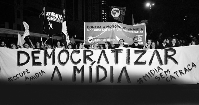 democratiza a midia