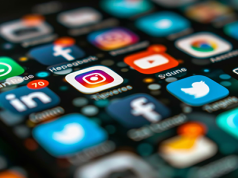 Proteção ao jornalismo nas plataformas digitais exige transparência e garantias democráticas